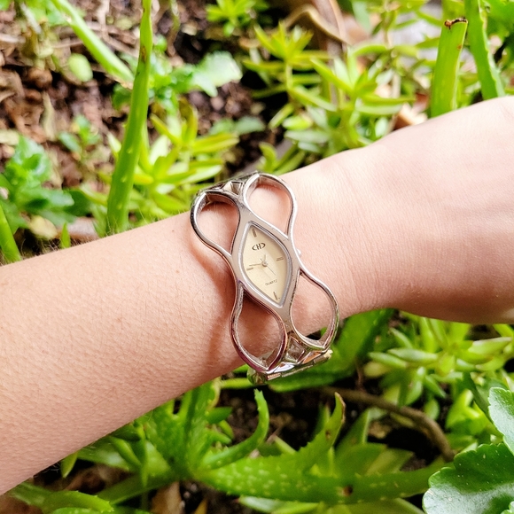 Classic Oversized Geometric Cuff Watch - Picture 6 of 9